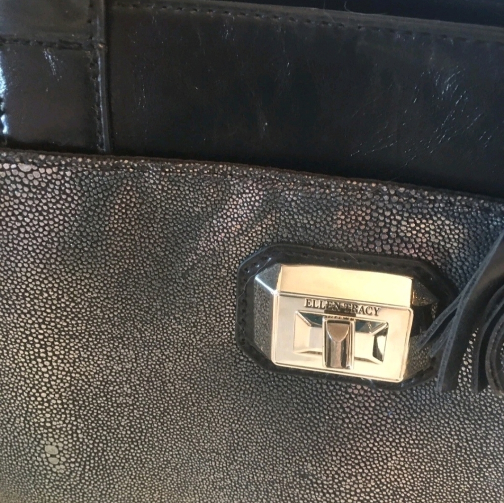 New ELLEN TRACY BLACK HANDBAG - Picture 3 of 9